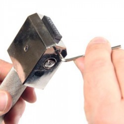 نگهدارنده مخصوص سنبه T شکل ایران پتک مدل FT1080